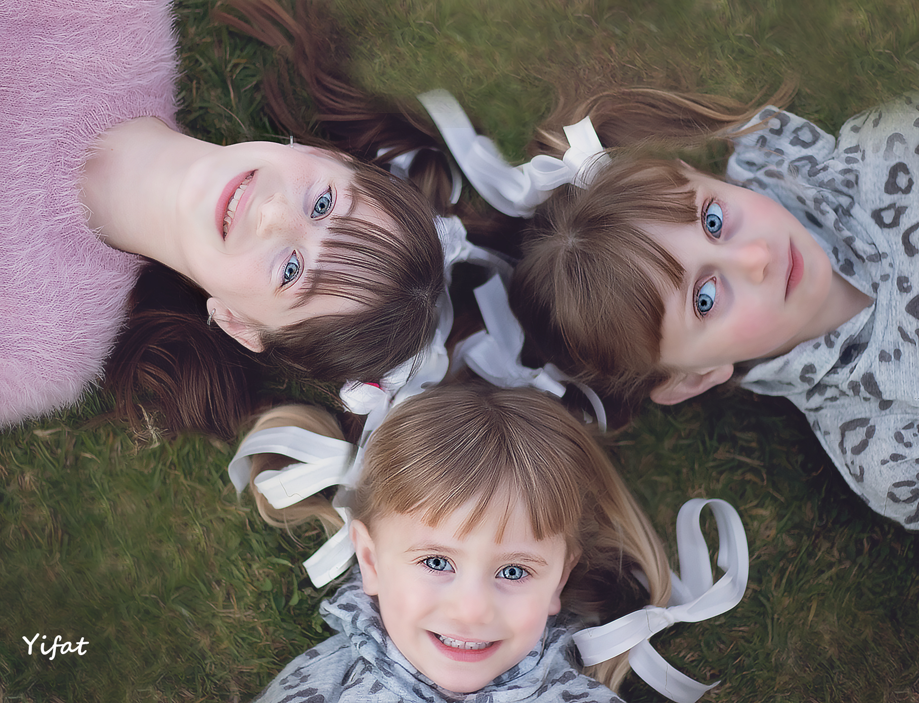 משפחתי בדשא.jpg