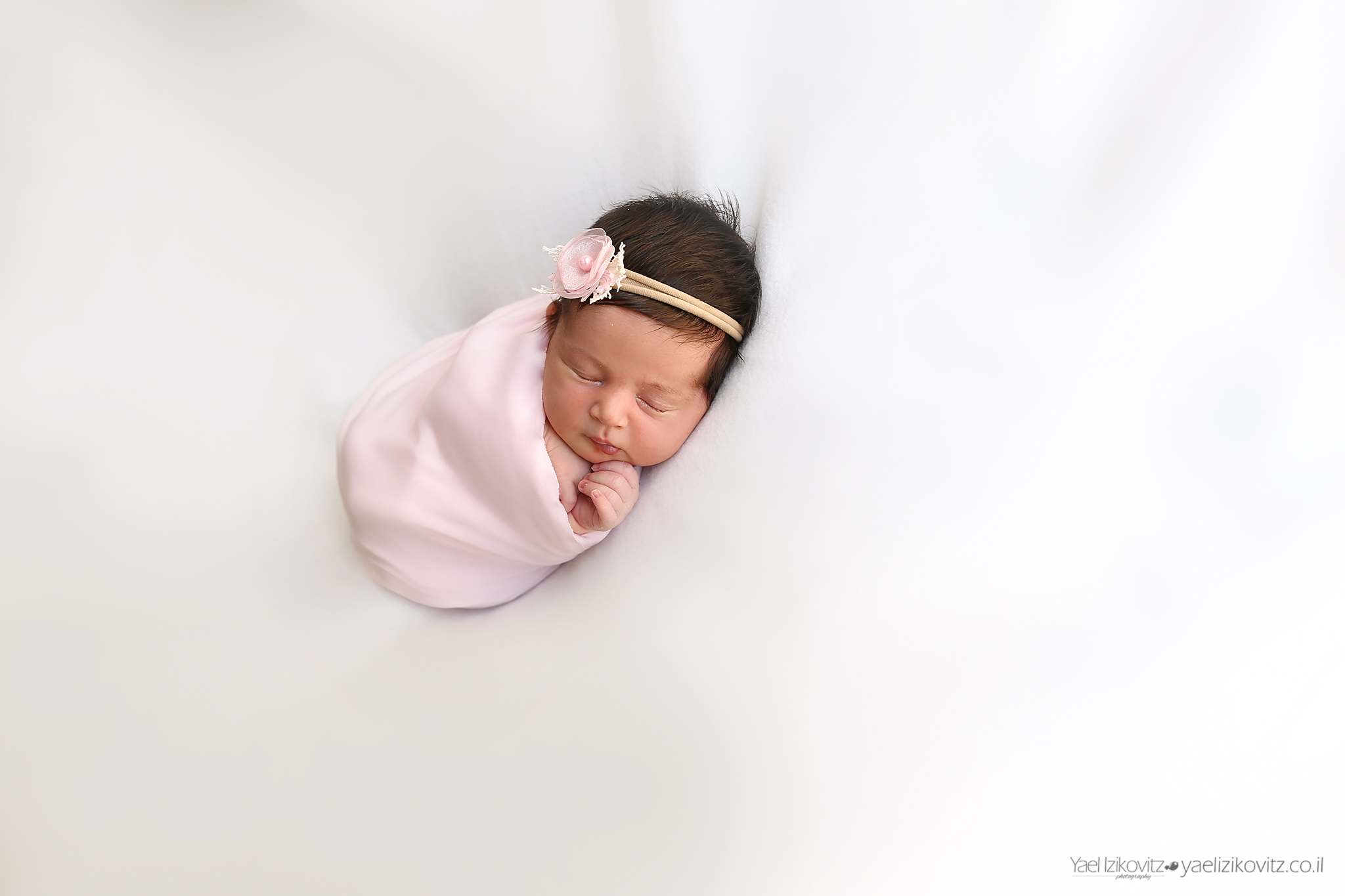 נעה 10 מוקטן.jpg