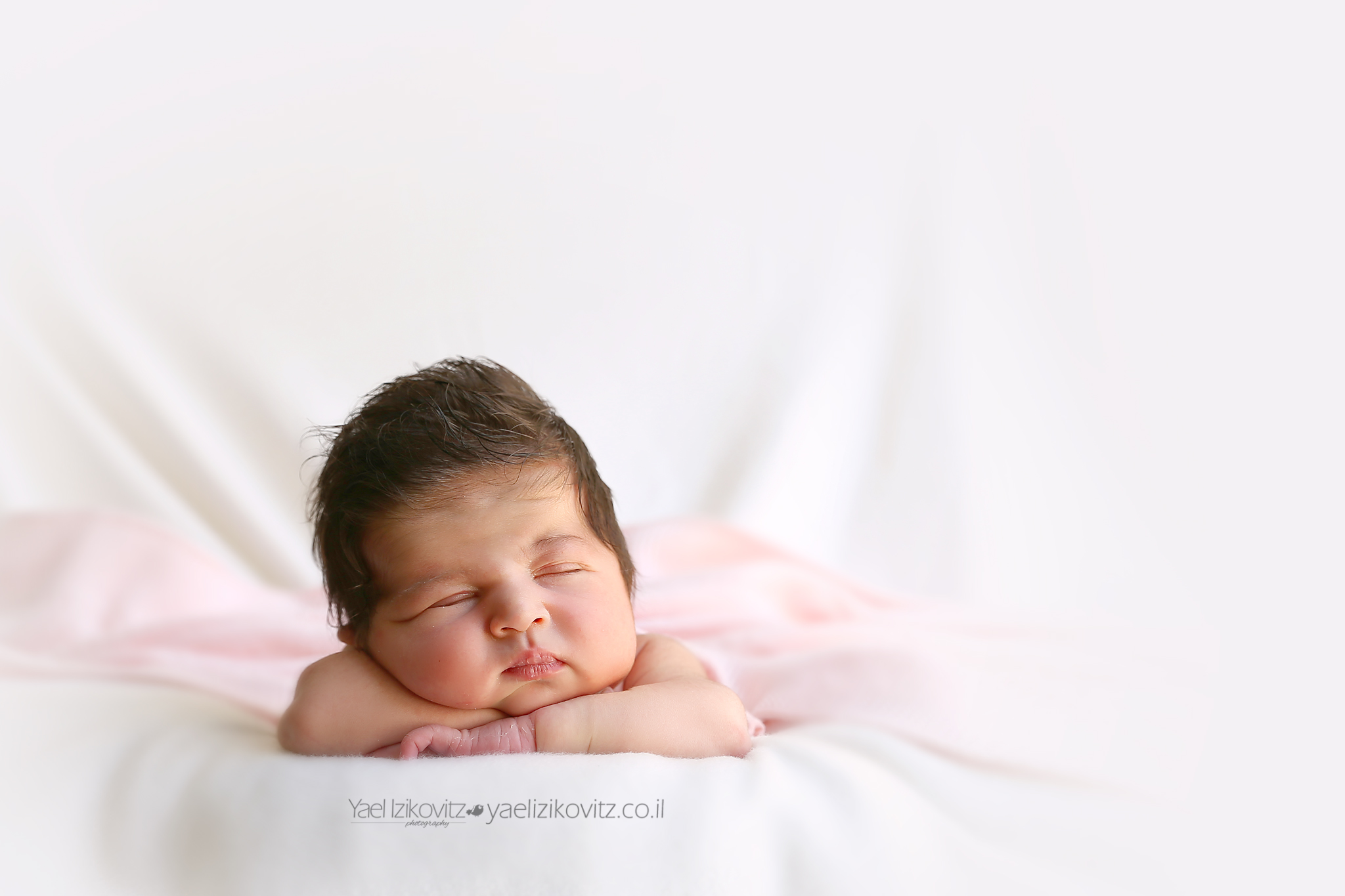 נעה 11 מוקטן.jpg