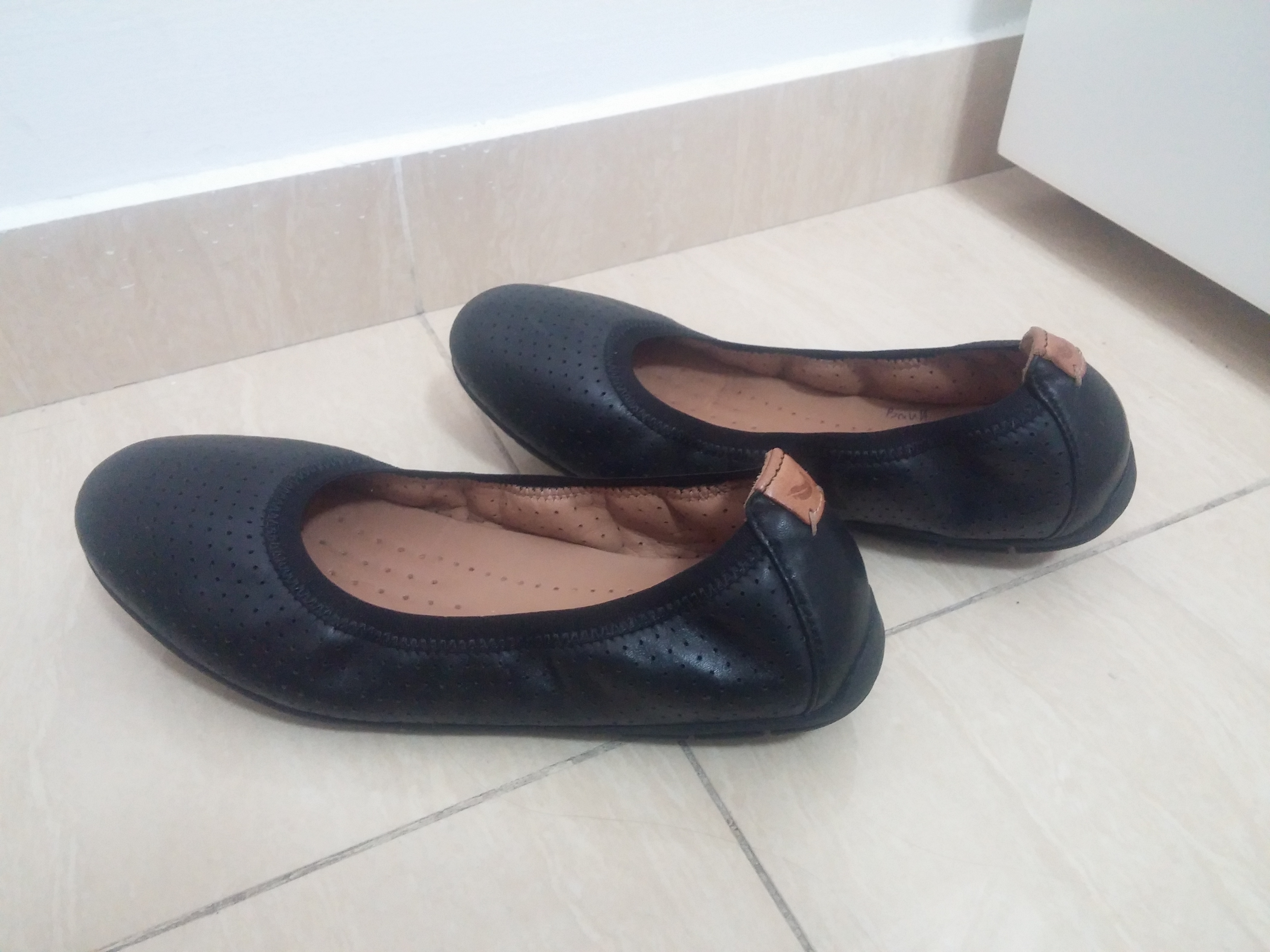 נעליים CLARKS.jpg