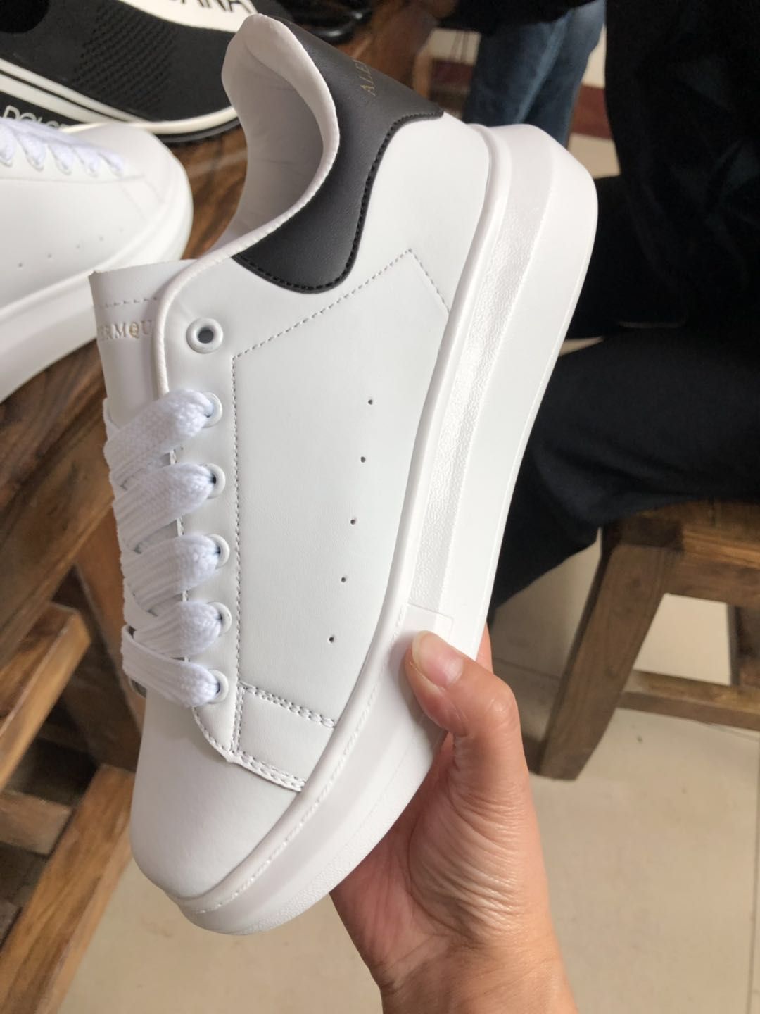 נעלי אלכסנדר מקווין דגם מוזל 2020_04_22-14-03-37_1_122020_04_22-14-03-37.jpg