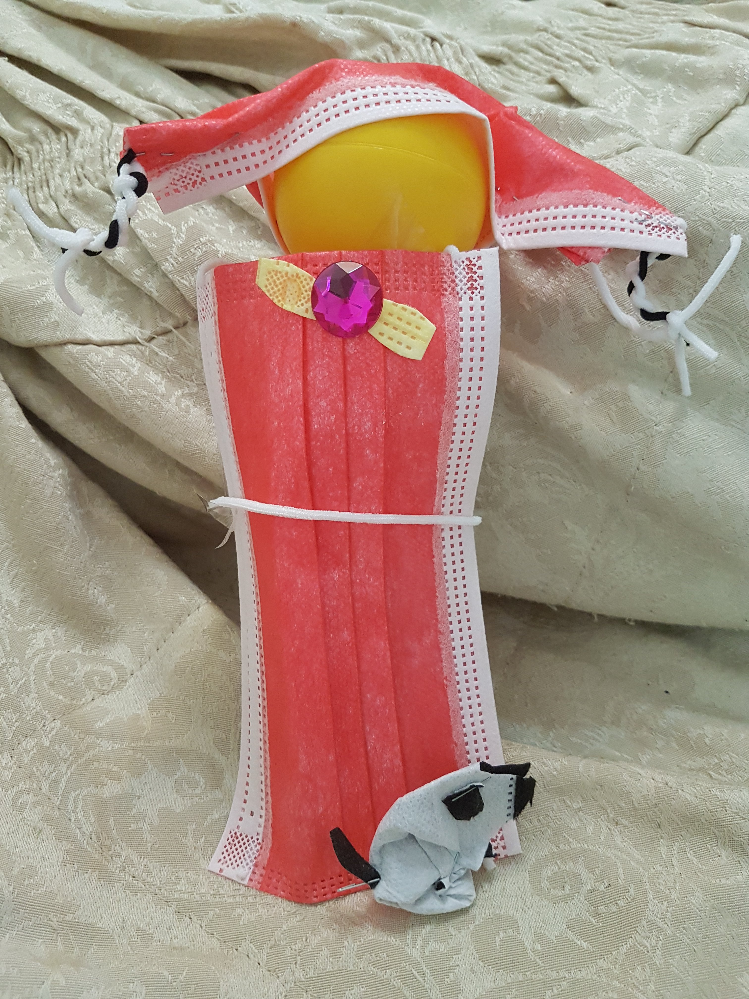 נערת כפר וכלבה ממסכה.jpg