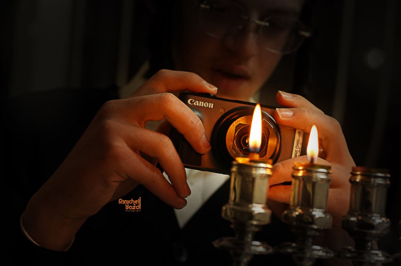 נרות חנוכה ומצלמה צילום מקצועי רחל R Y.JPG