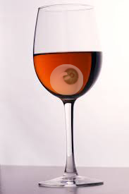 נתן עינו בכוס.jpg