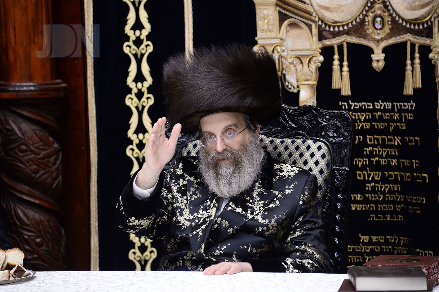 סאדיגורה_משתה היין.jpg