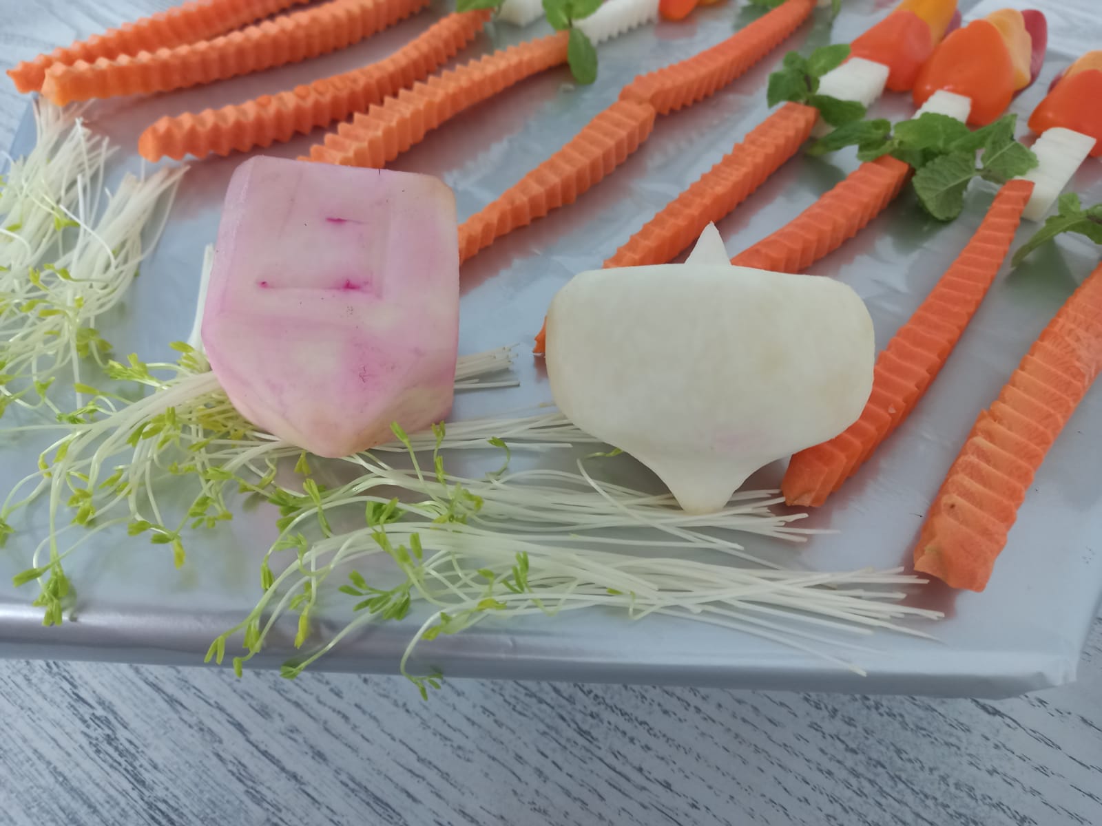 סביבונים על החנוכיה.jpg