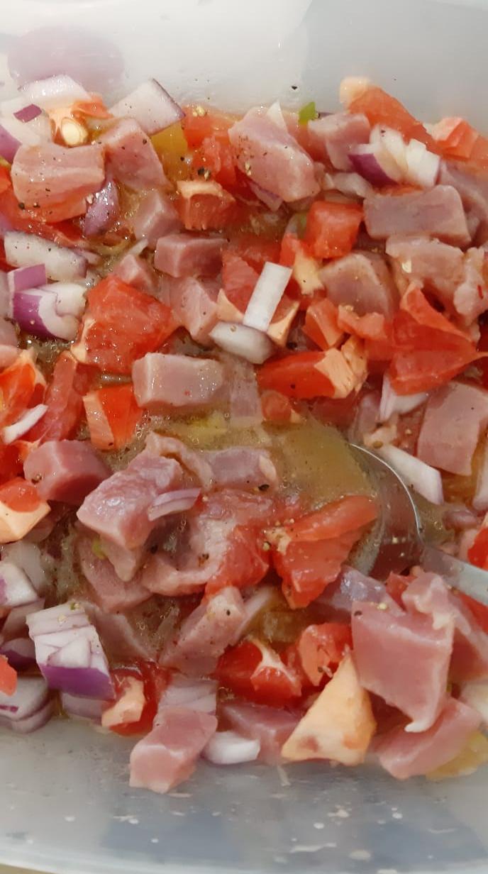 סביצ'ה טונה אדומה באשכולית.jpeg