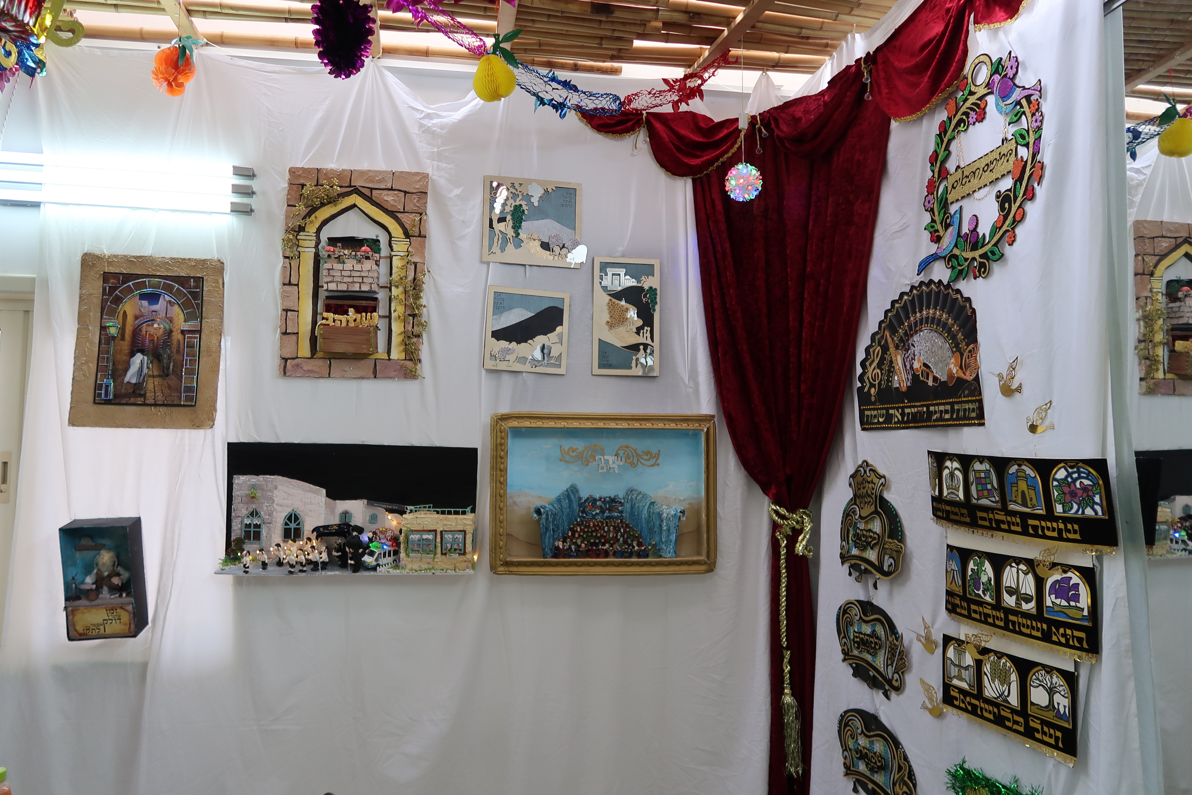 סוכה צד ימין.jpg