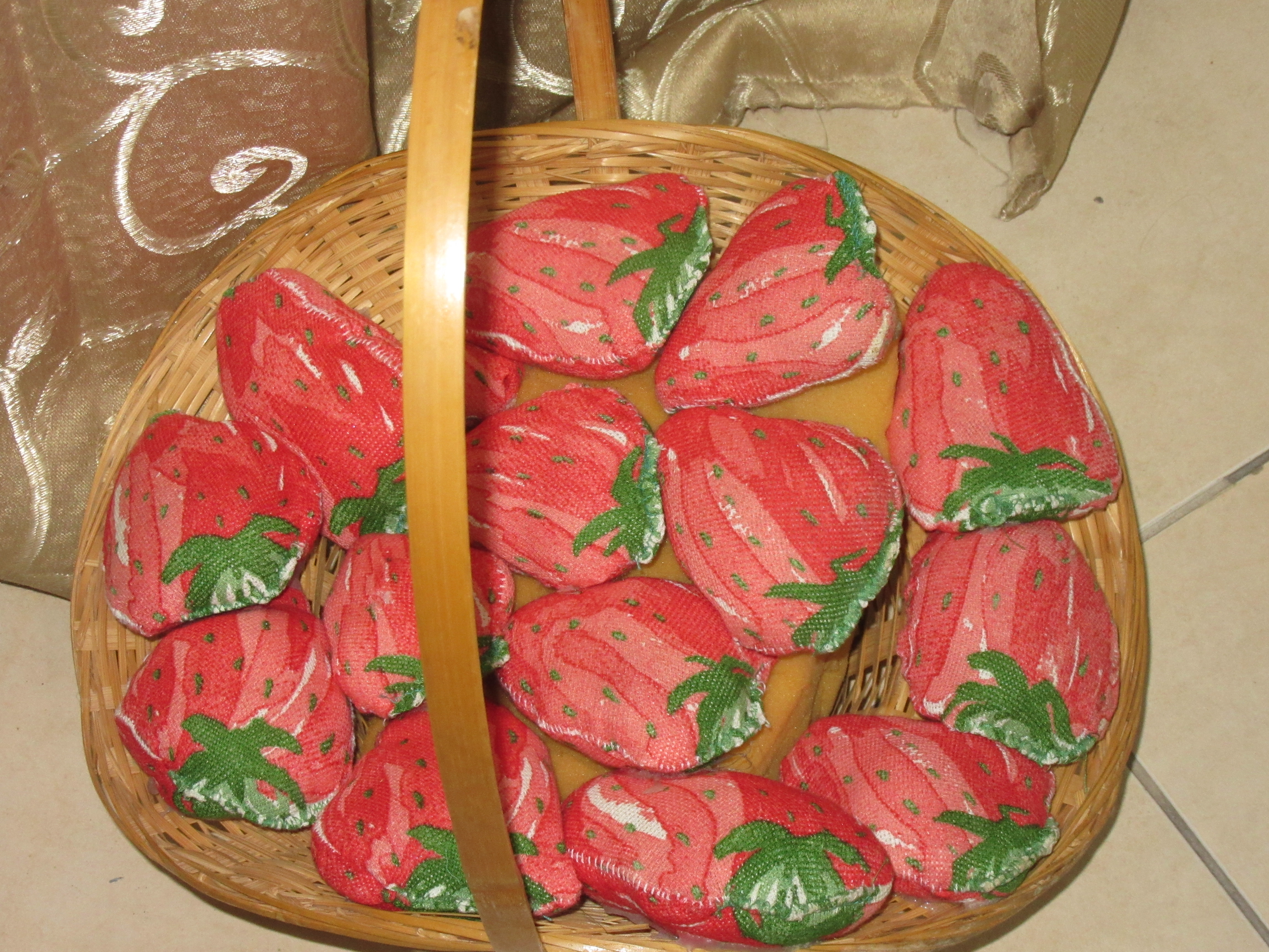 סלסלת תותים מושקעת.JPG