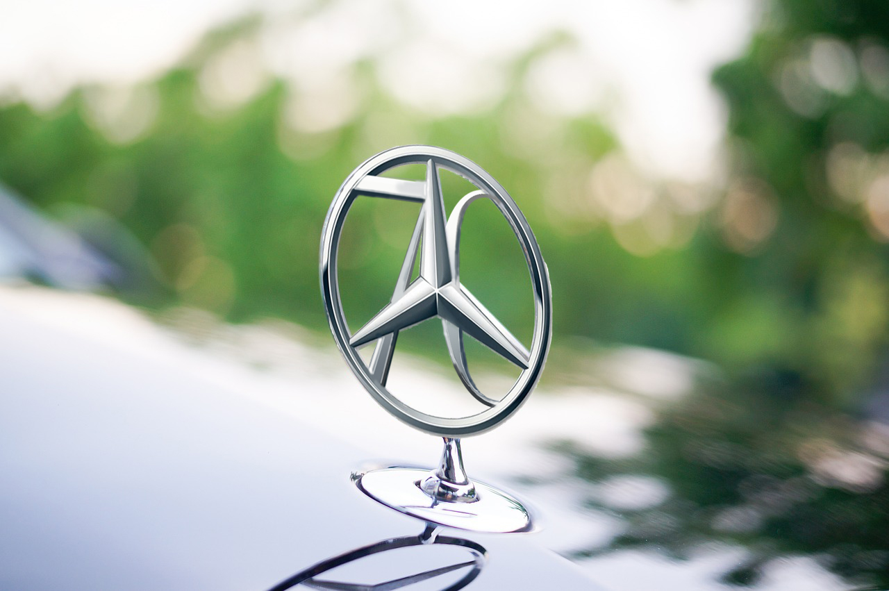 סמל על הרכב.jpg