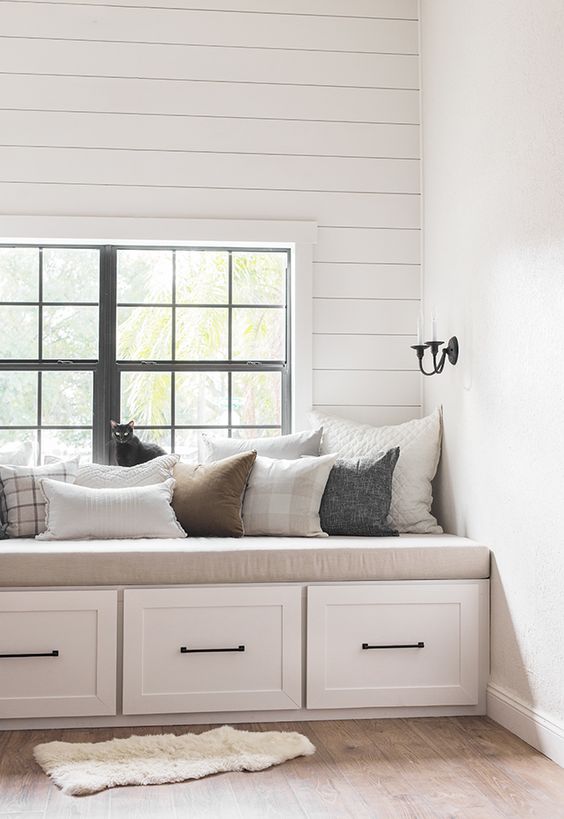 ספסל ספרים.jpg