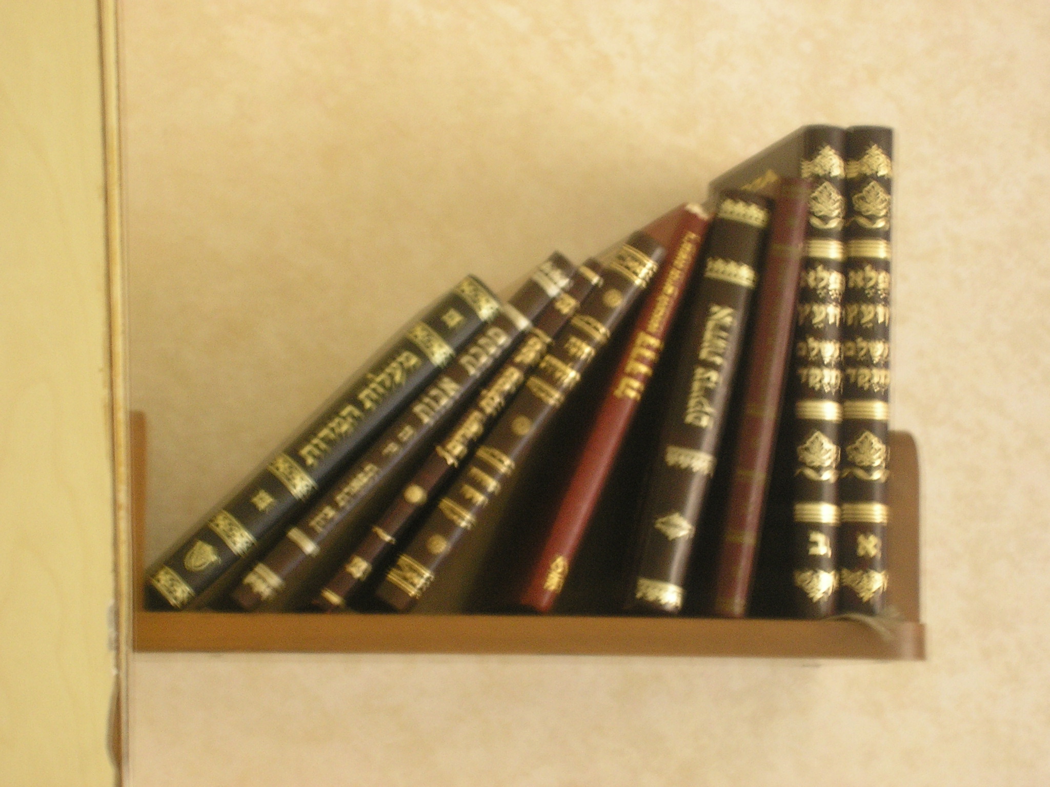 ספרי קודש (1).JPG