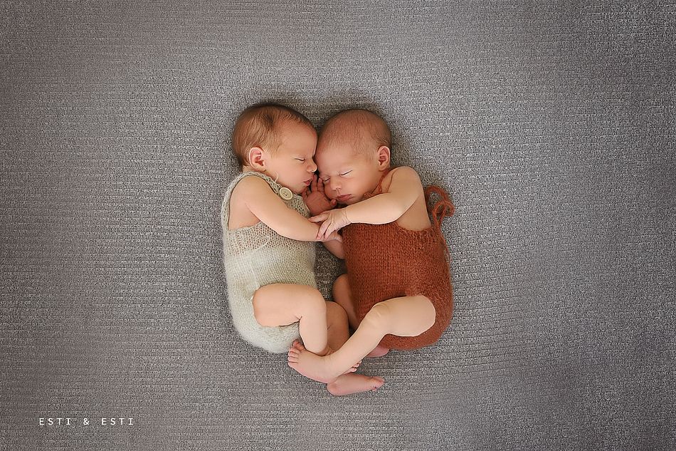 סרבלים מחובקים על ריפס מ.jpg