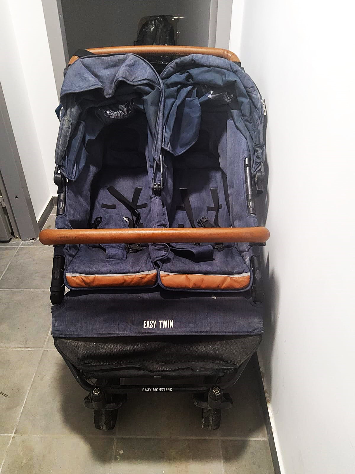 עגלת תאומים.jpeg