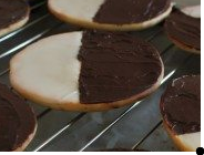 עוגיות מיני שחור לבן.PNG