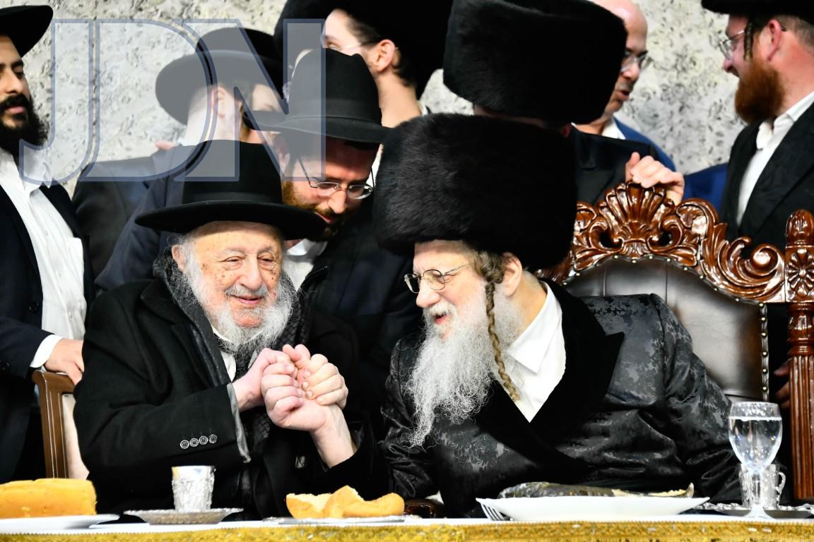 עם האדמו''ר ממודזיץ.jpg