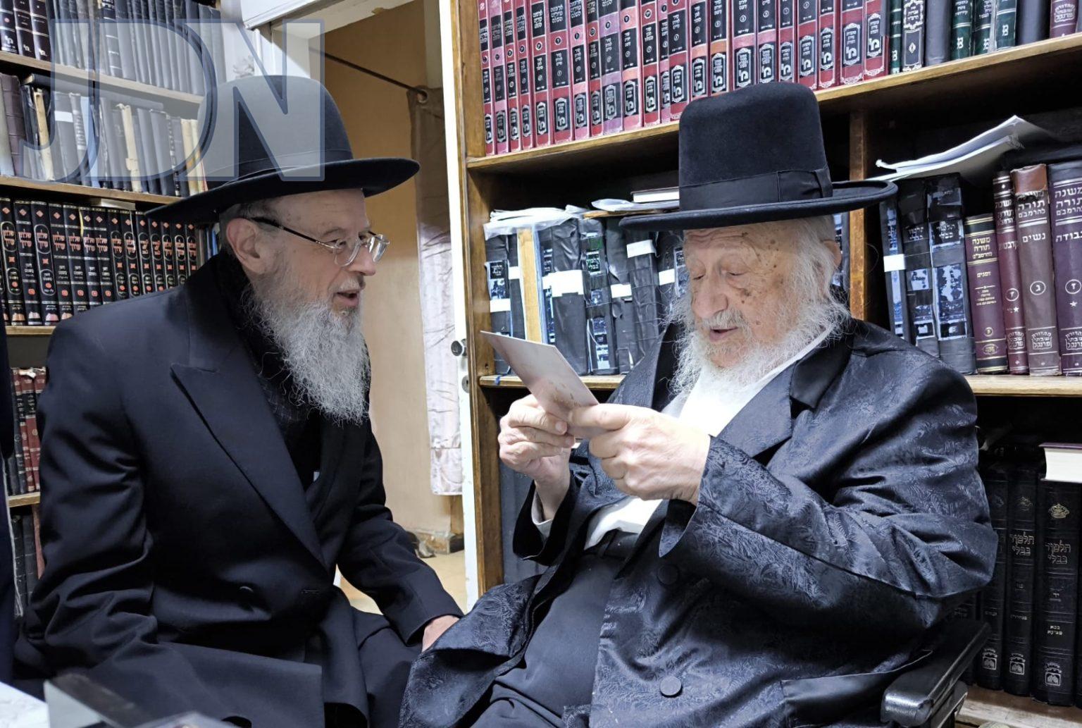 עם הגר''י קארפ ראש ישיבת קריית מלך תשפ''ה.jpeg