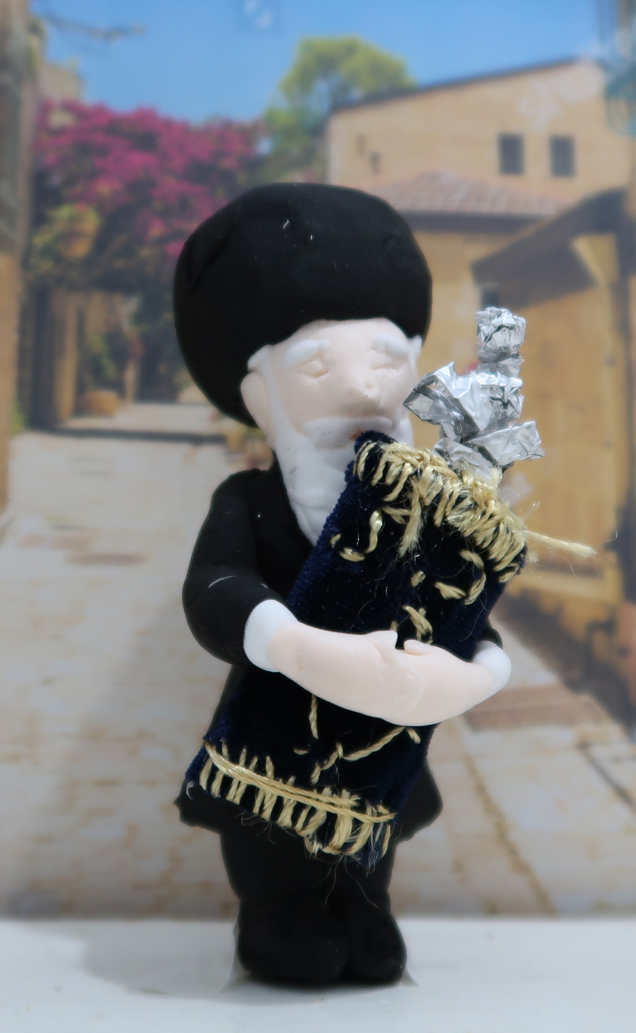 עם ספר תורה.jpg