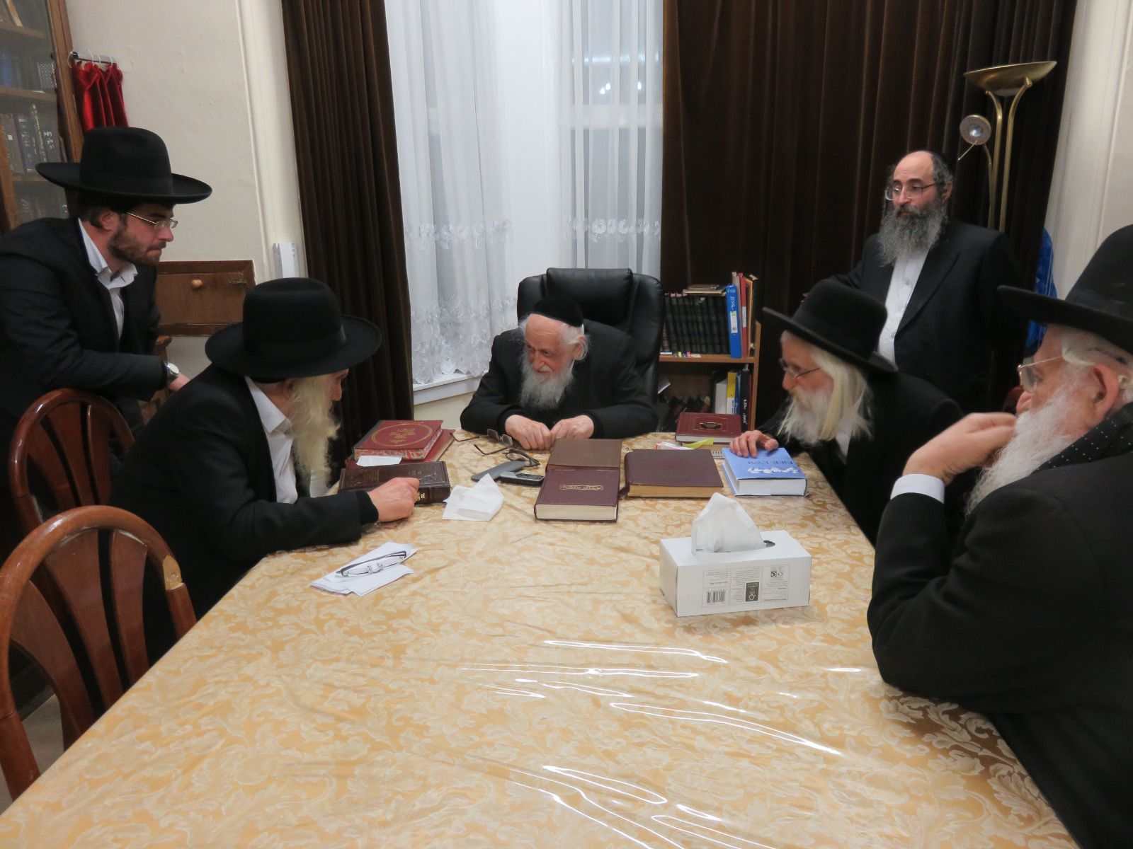 עם רבינו הגדול מרן רבינו אשר הכהן דויטש זיעא.jpeg