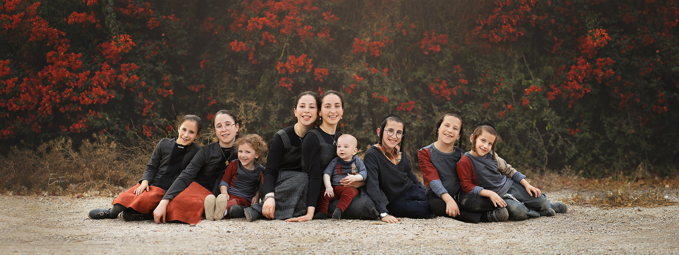 עמוד יושבים כולם פרחים מ.jpg