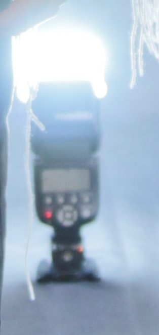 פלאש קטן על רגלית.jpg