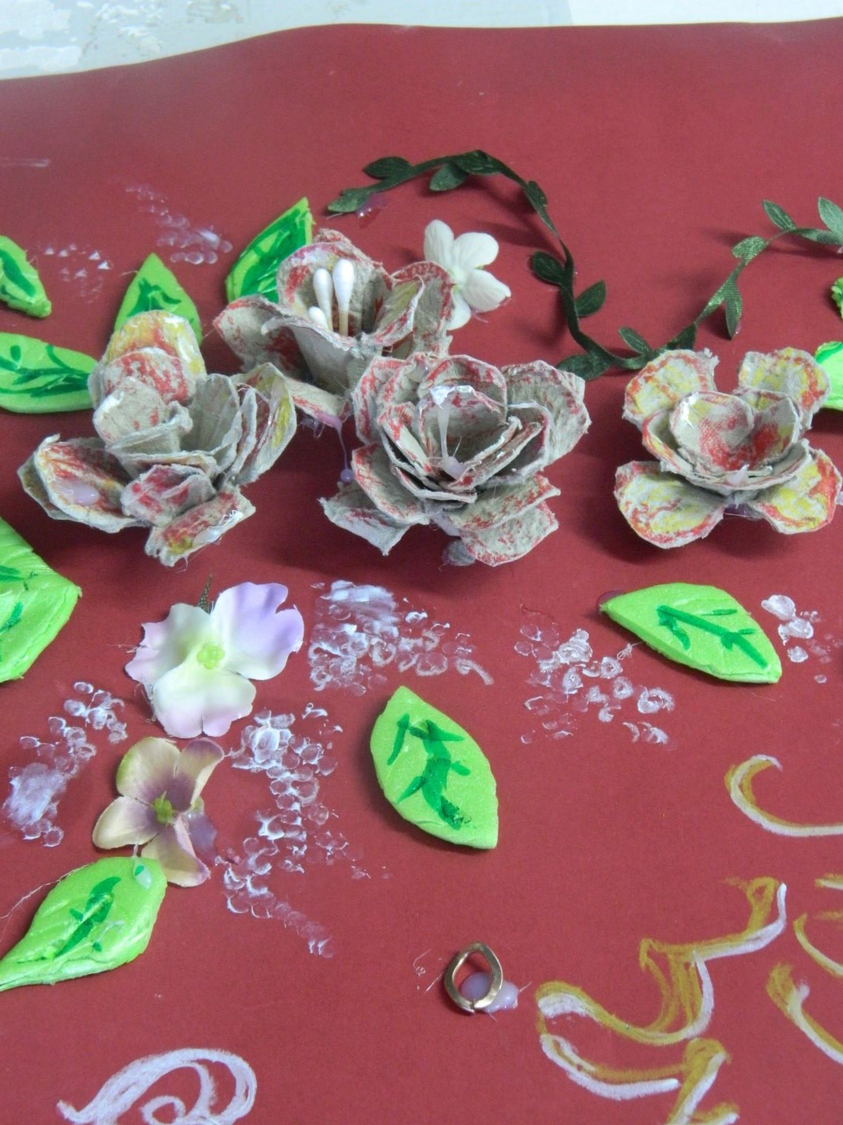 פרח מתבניות ביצים.JPG