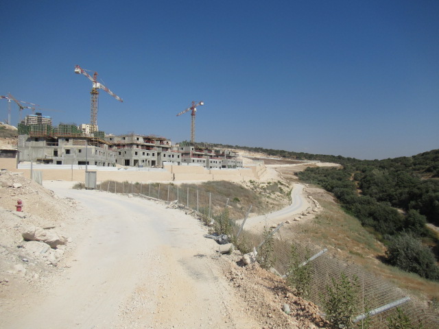 פרץ לוזון מלמטה-טיילת+נוף.JPG