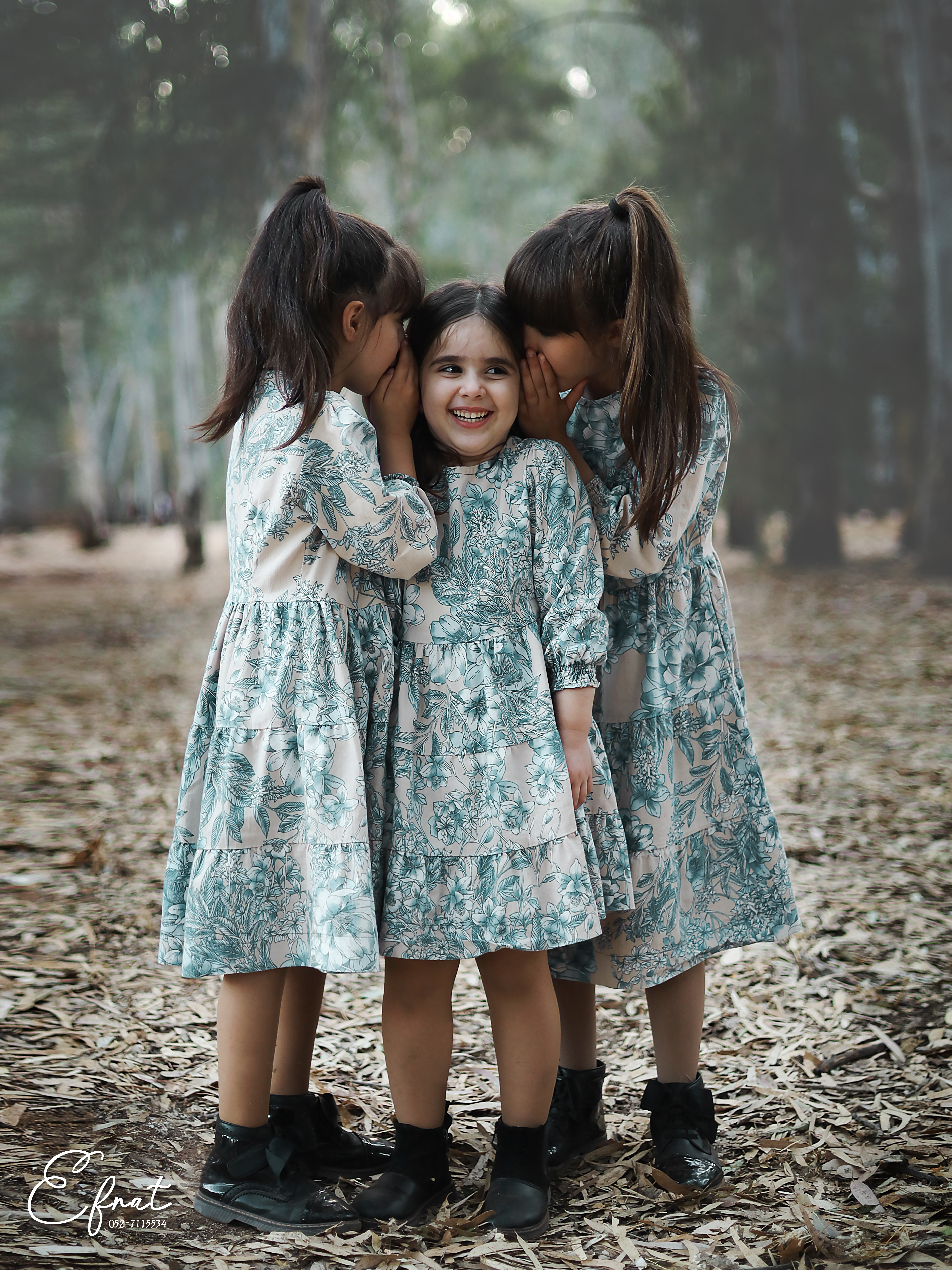 צוחקות copy 2.jpg