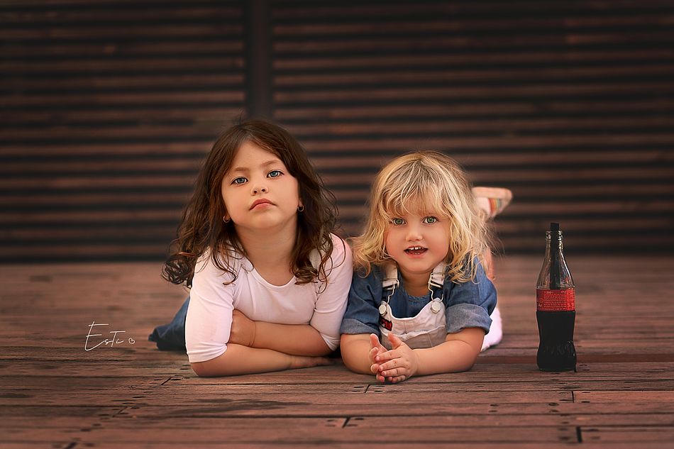 קולה שוכבות יפות מ.jpg