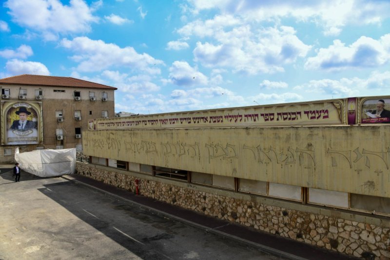 רחבת הישיבה.jpg