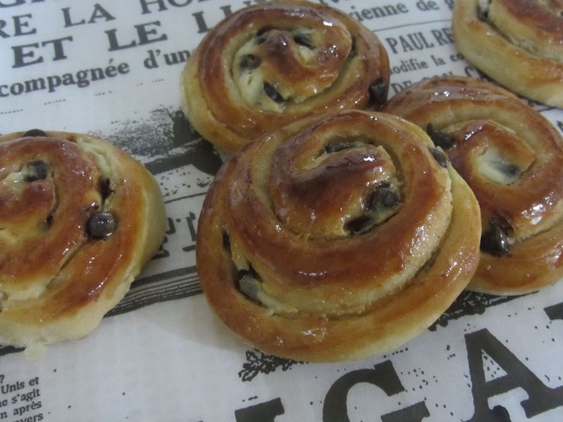 שבלולי גבינה ושוקולד.jpg