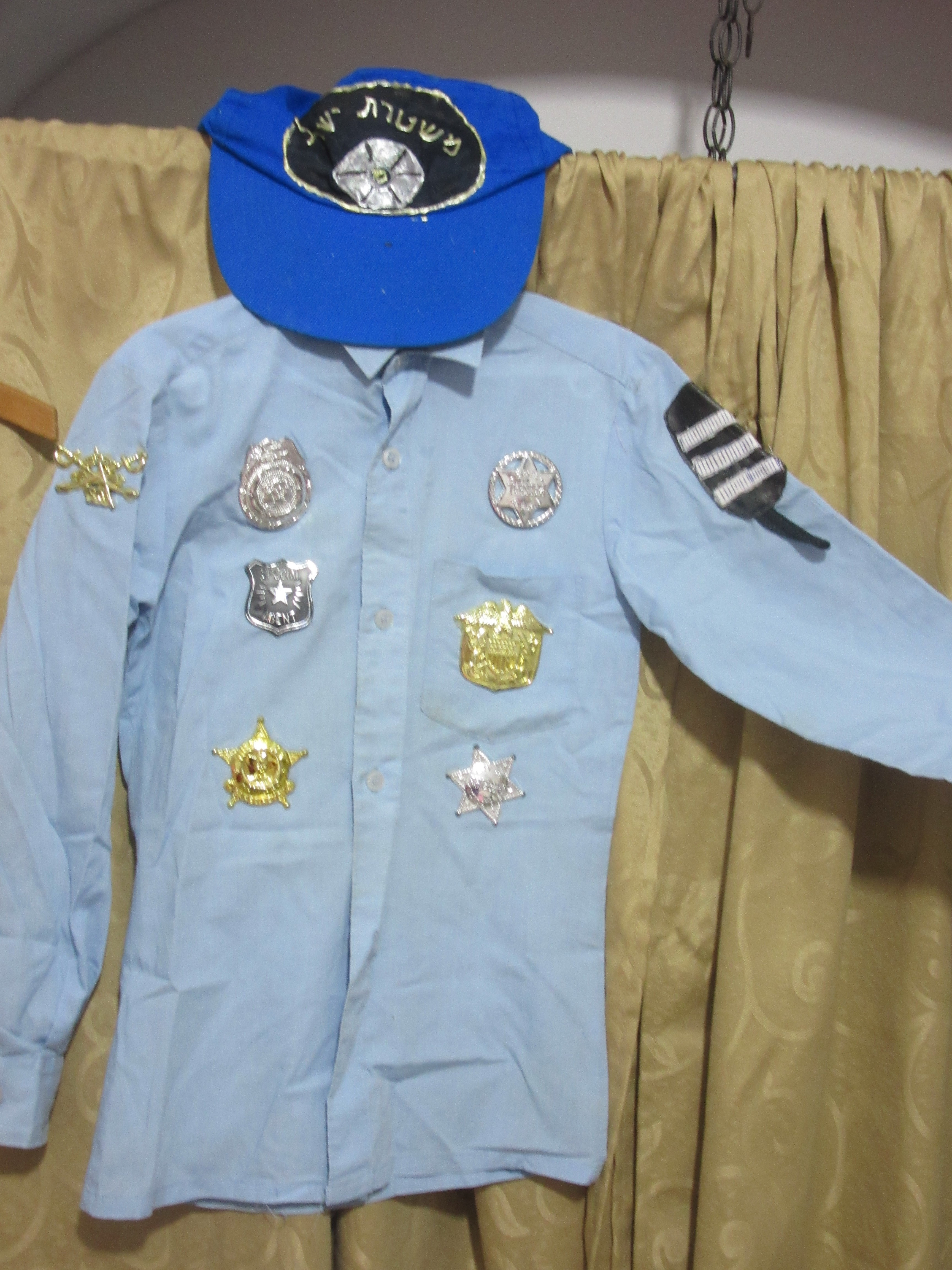 שוטר +כובע מושקע.JPG