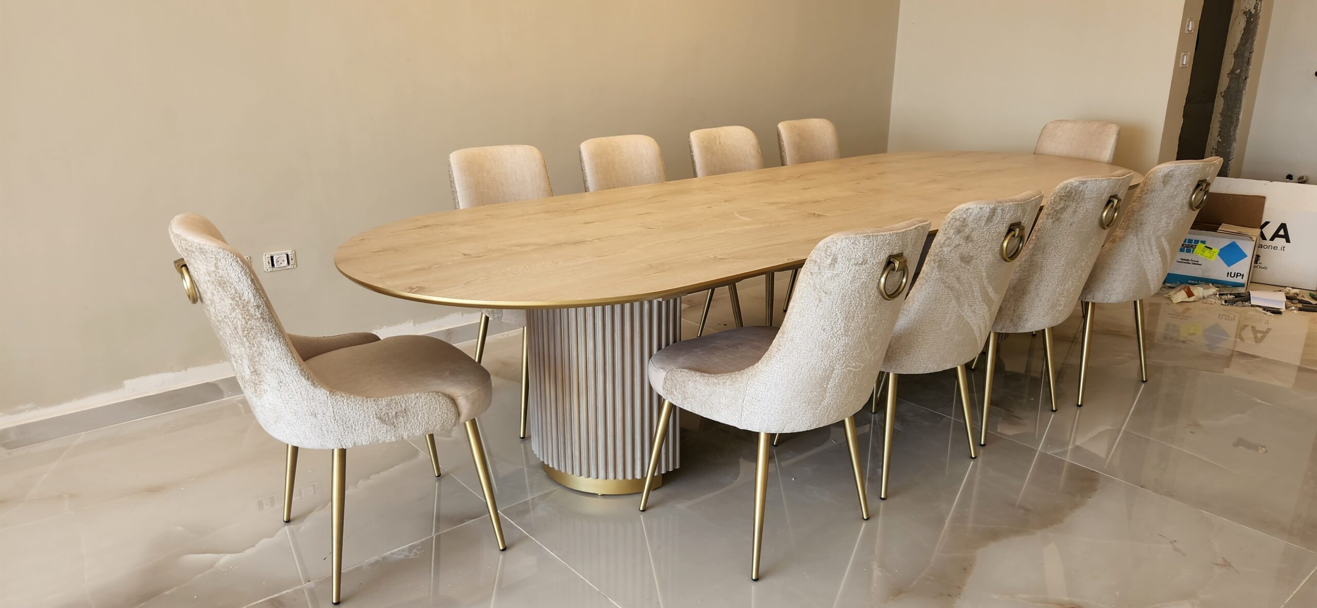 שולחן וכיסאות (1).jpg