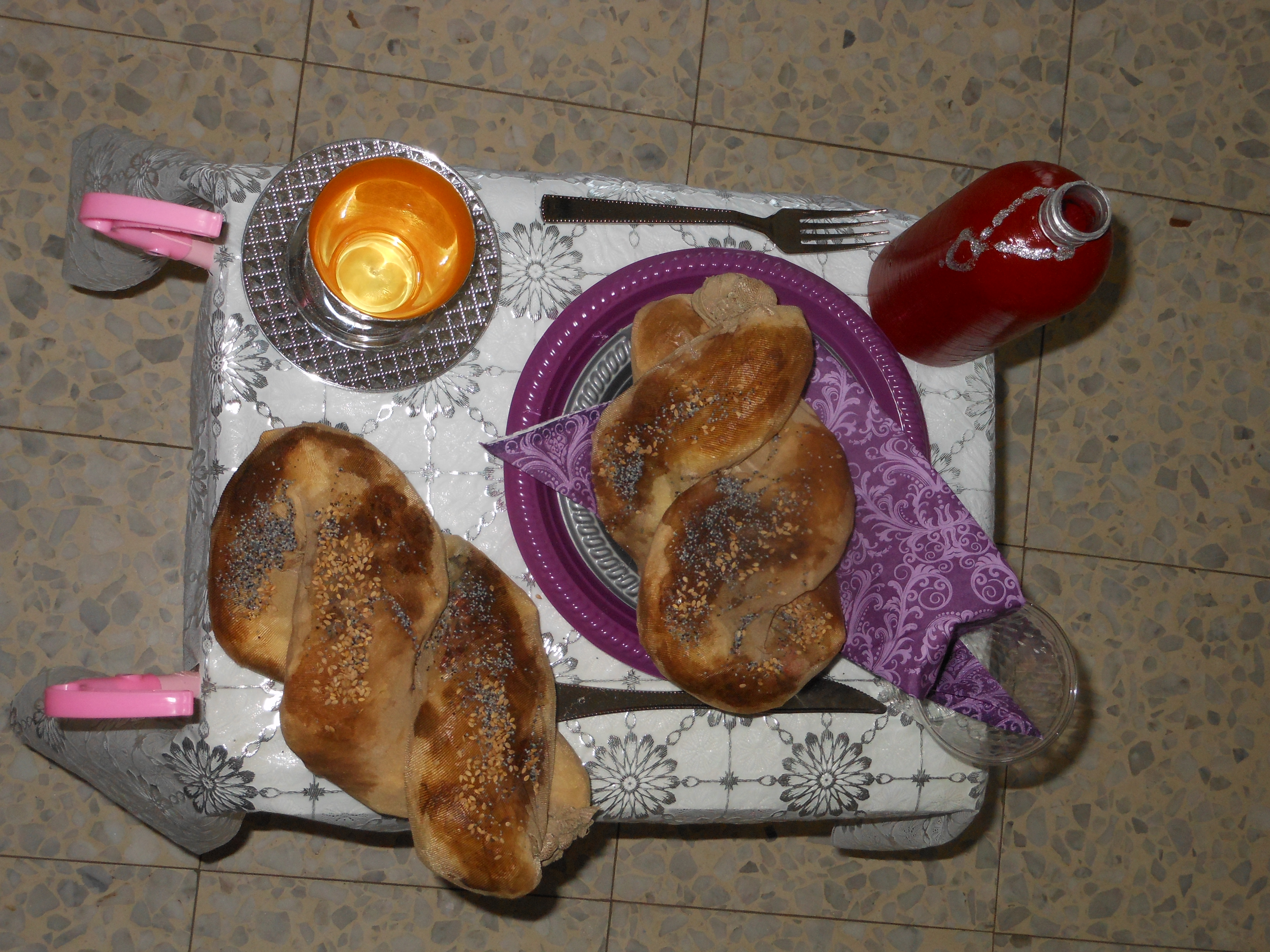 שולחן יוסף על עגלה.JPG