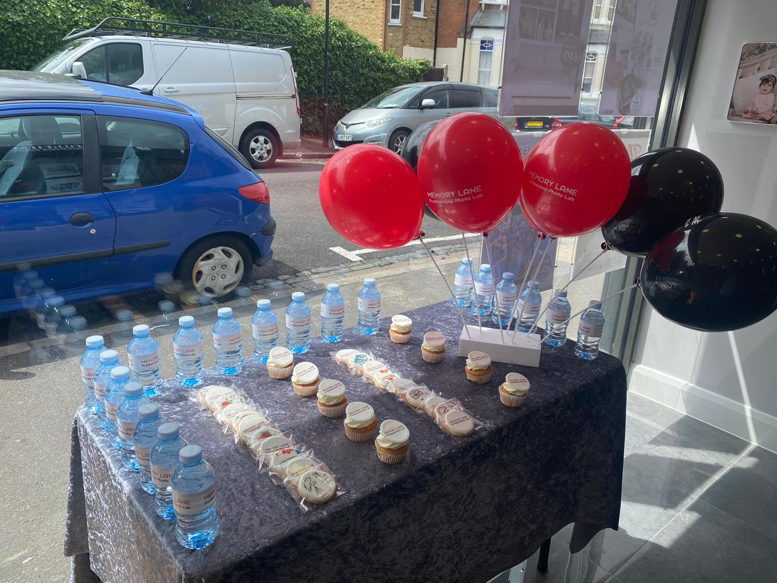 שולחן כיבוד.jpg