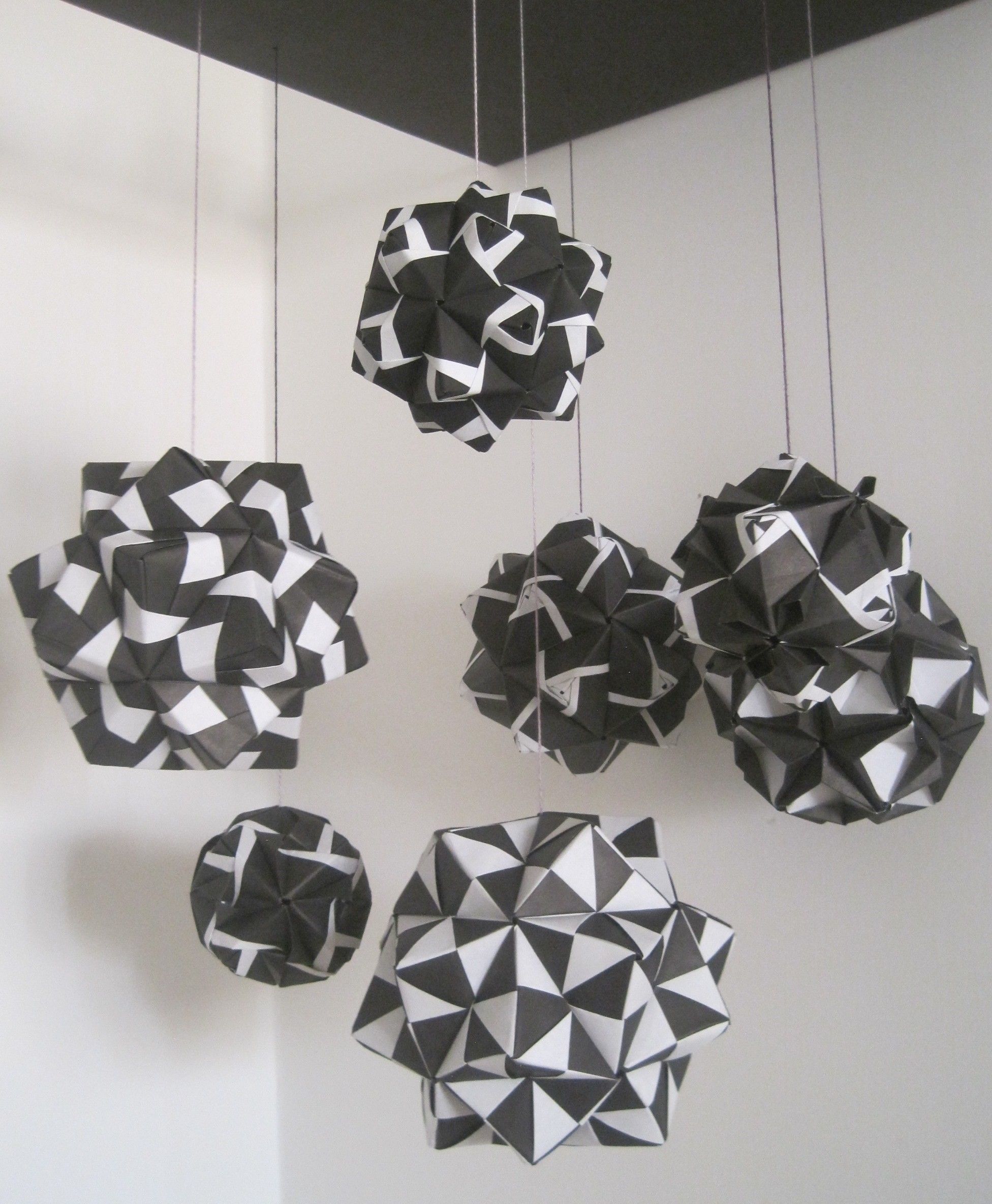 שחור לבן-נחמה אוריגמי.jpg