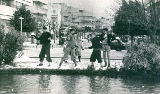 שלג בכיכר דיזינגוף.jpg
