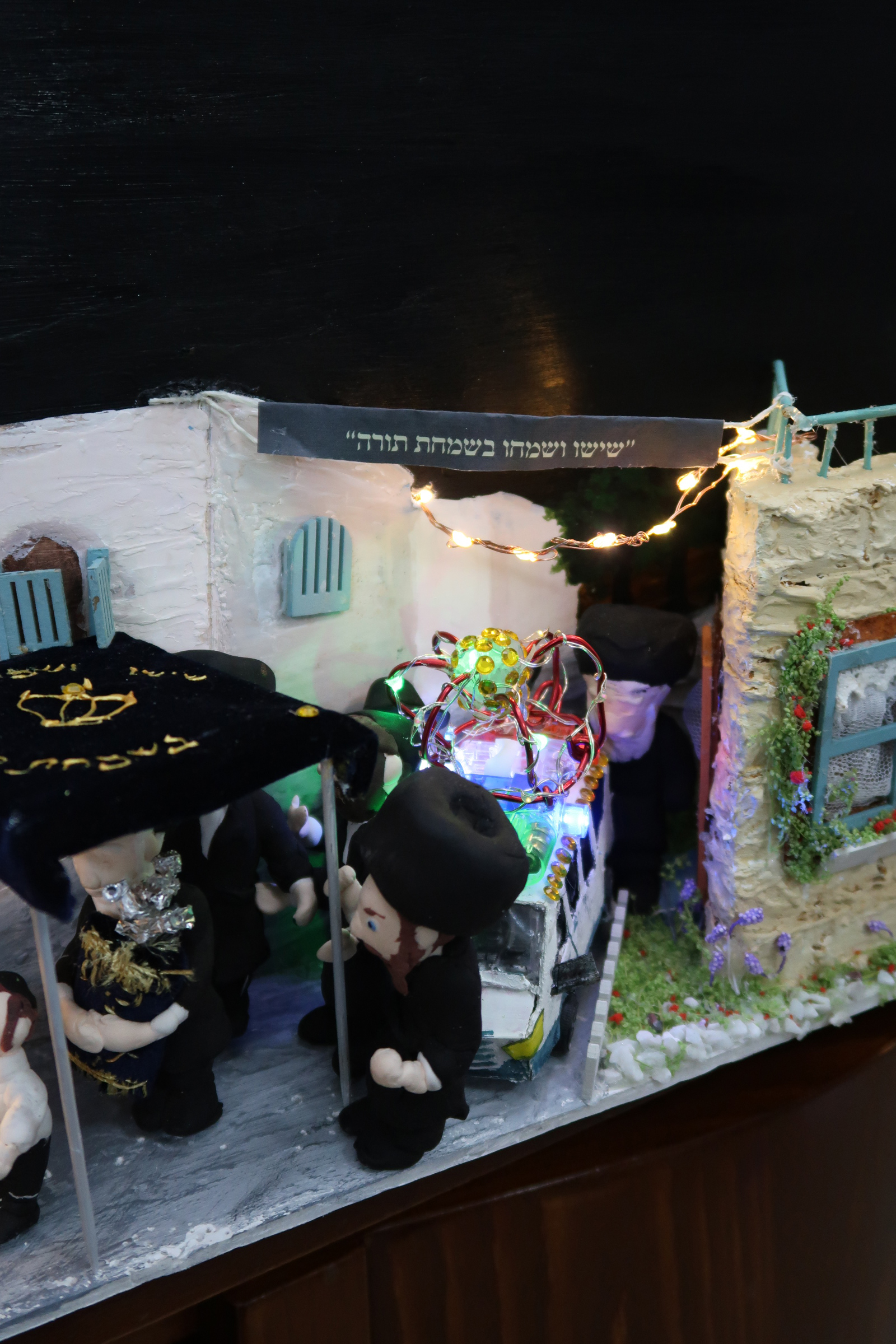שלט ומנורות.jpg