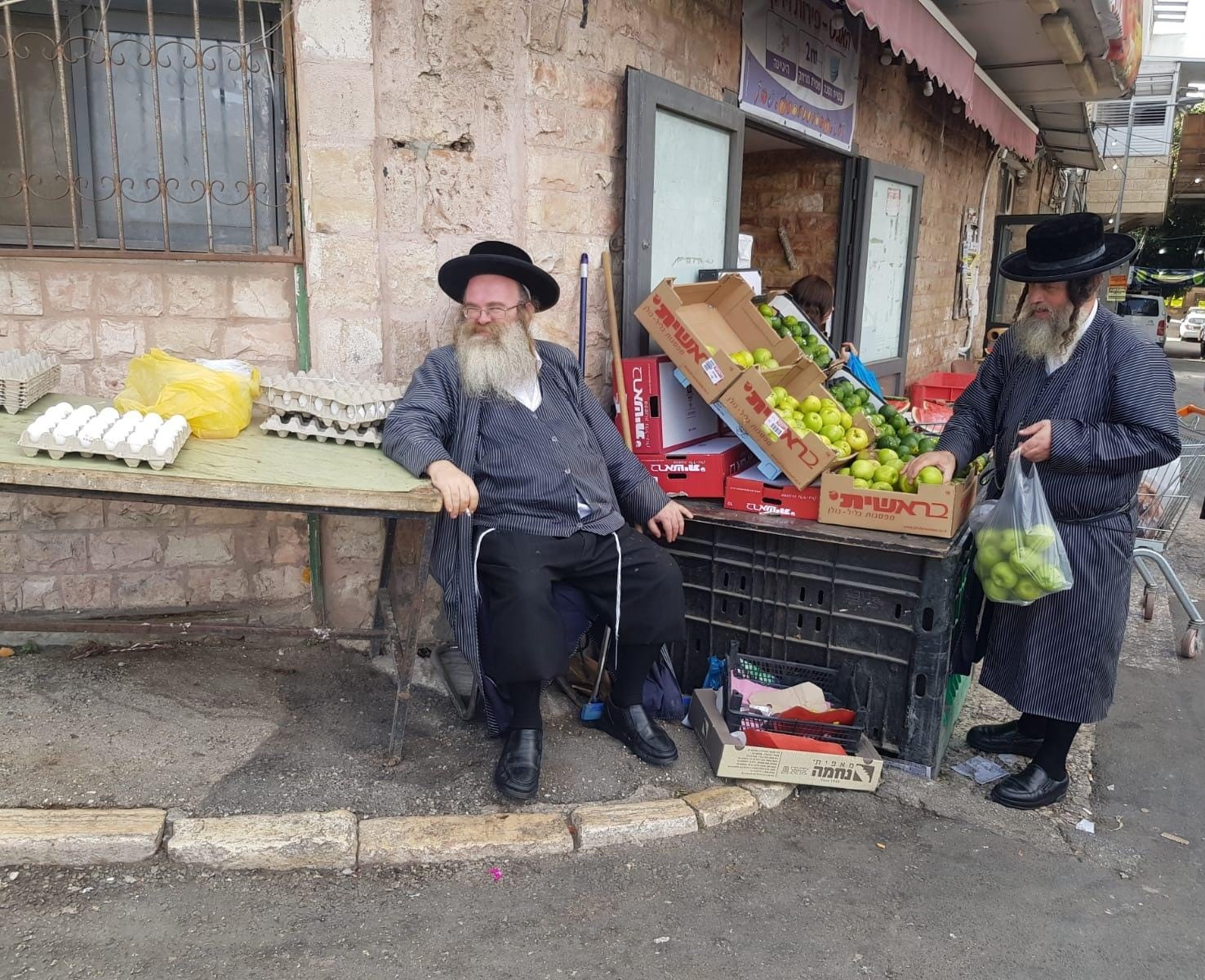 שמואל שישא ז''ל ומשה דייטש ז''ל חברי הנהלת העדה החרדית.jpg