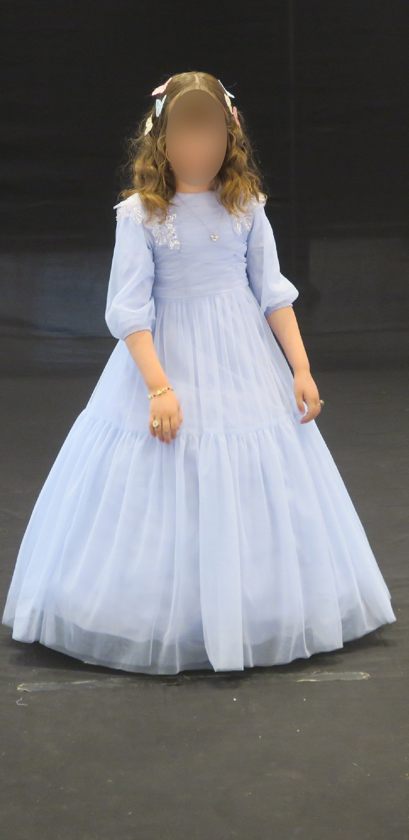 שמלה תכלת.jpg