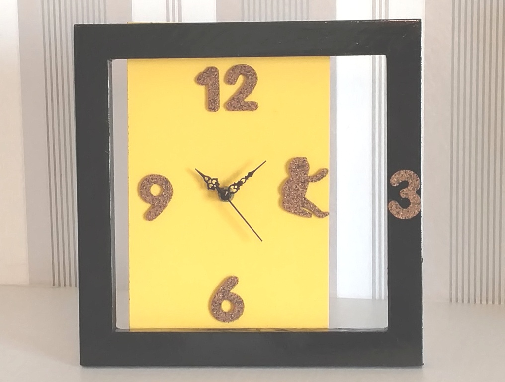 שעון ותינוק.jpg