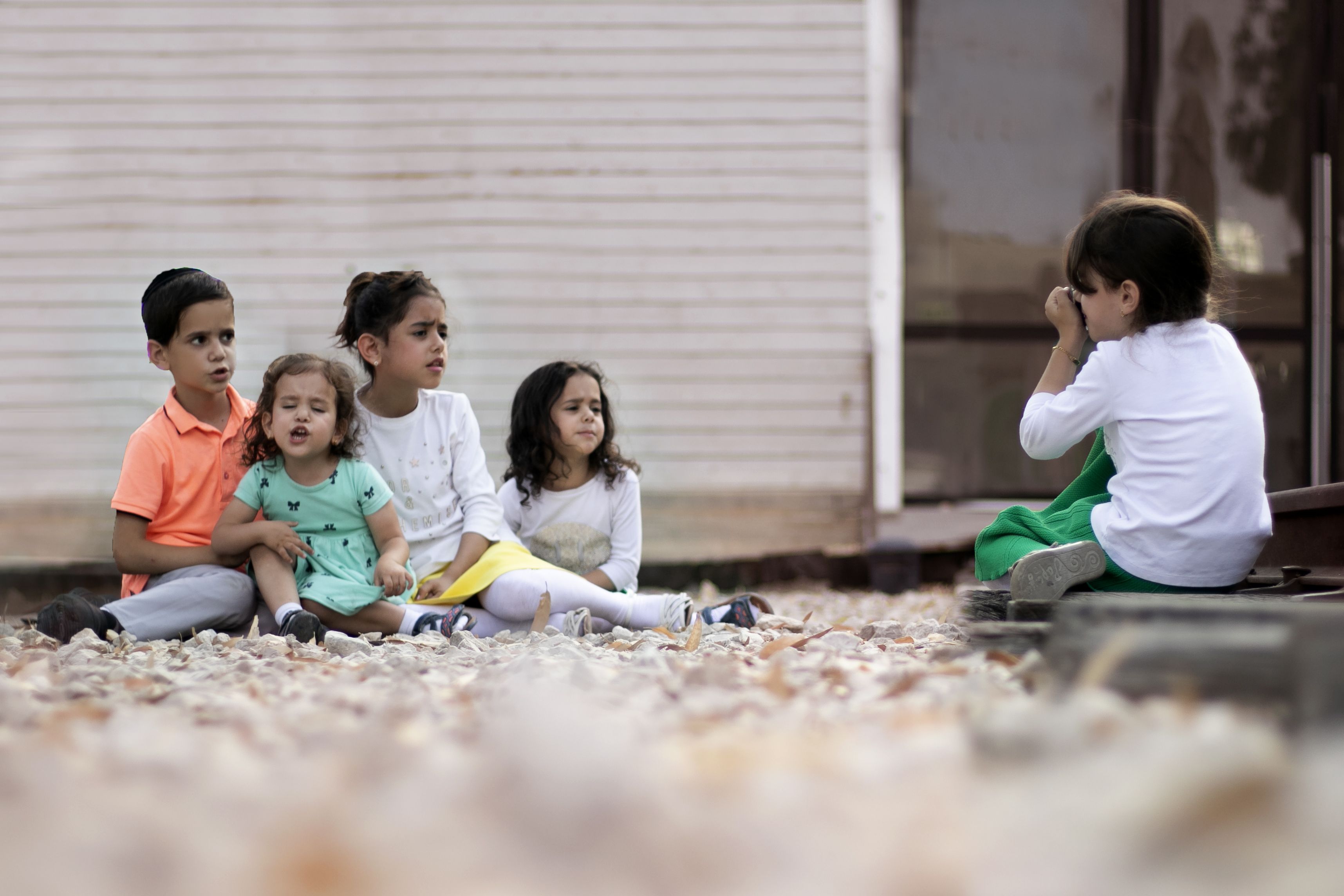 שפרה מצלמת.jpg