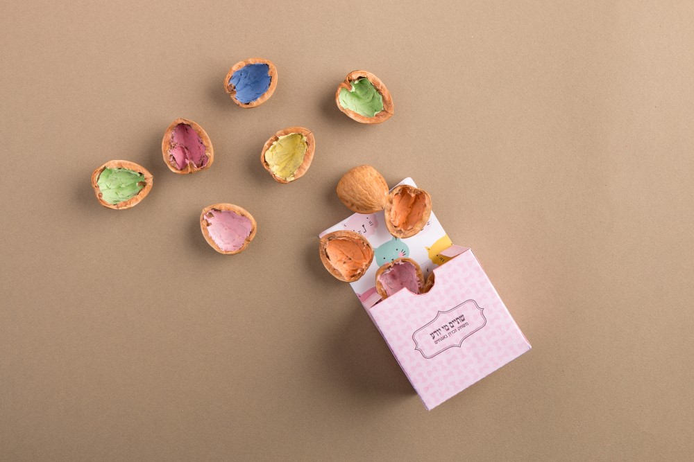 שתיים מי יודע משחק זכרון באגוזים רחוב האמן-7624 copy.jpg