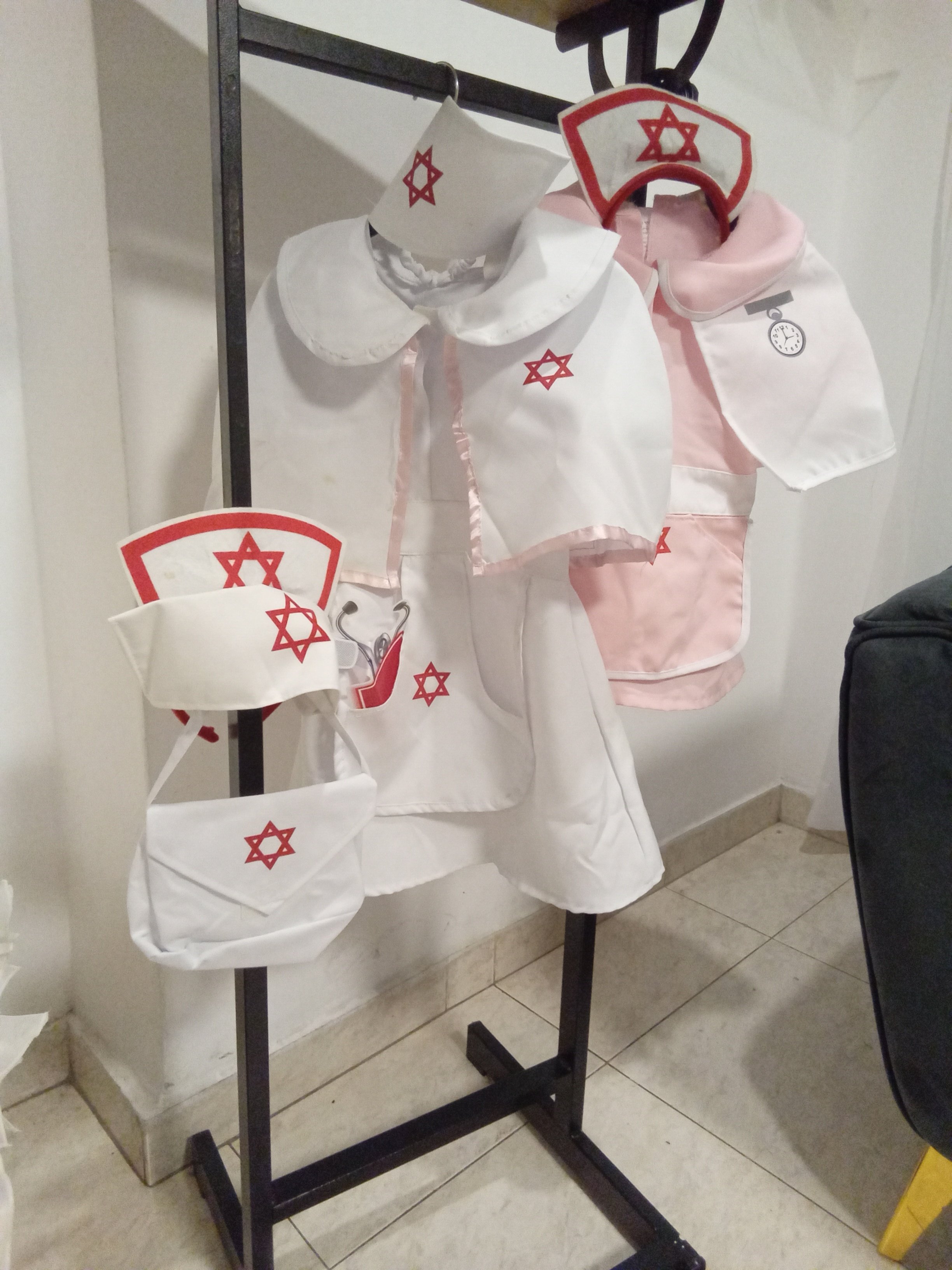 תחפושת אחיות.jpg