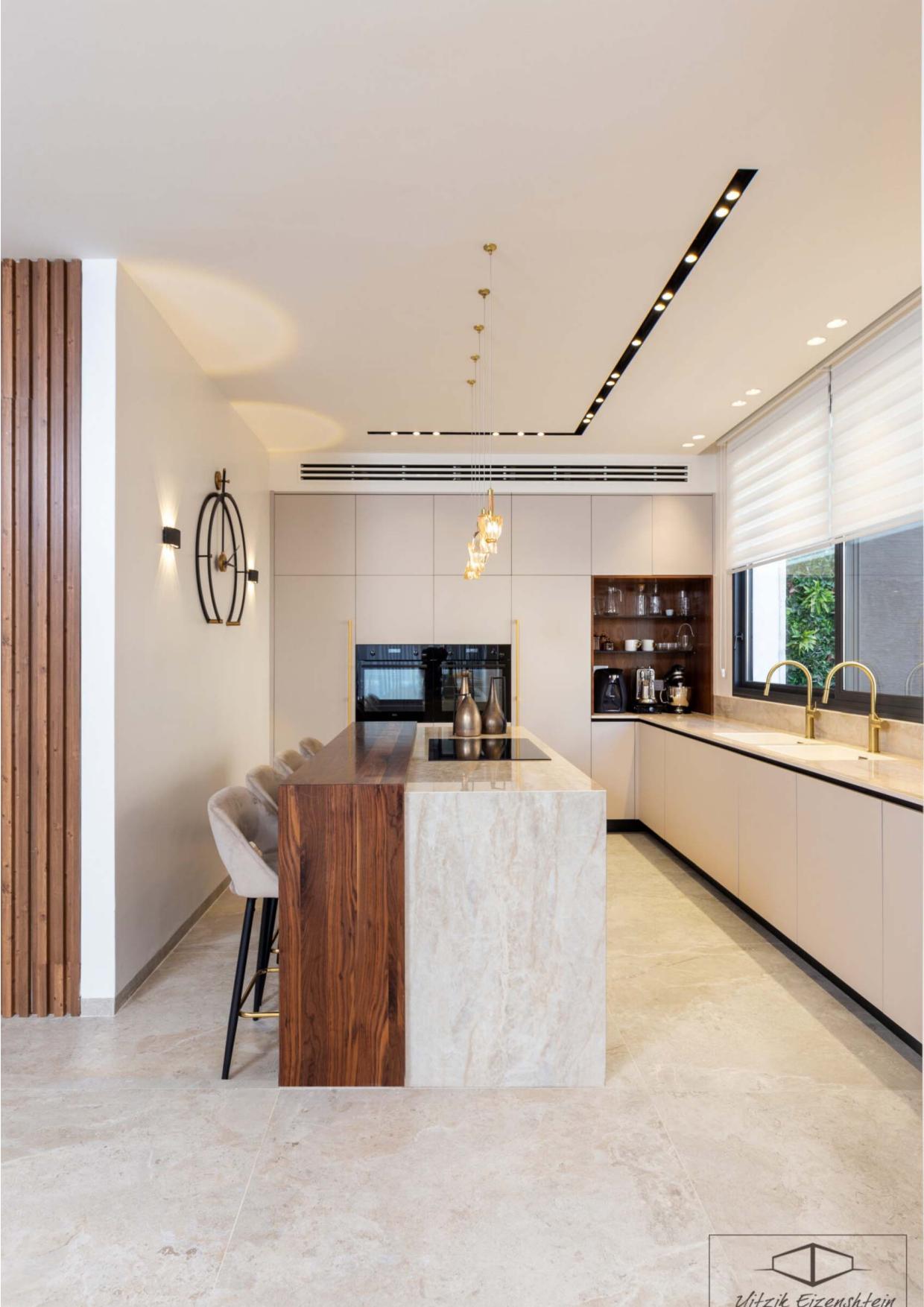 תמונה בעמוד מלא.jpeg