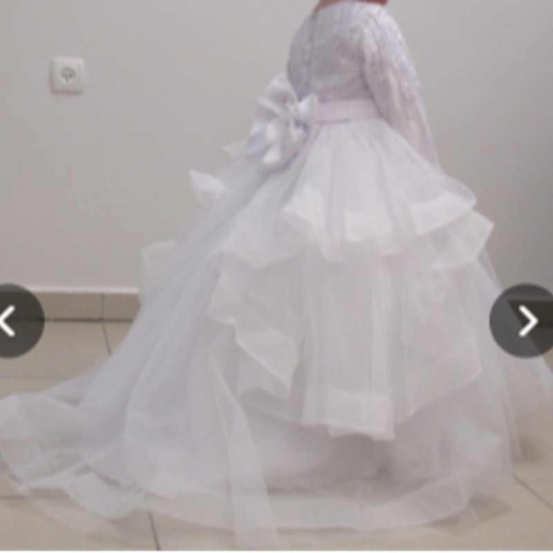 תמונה שמלת כלה אחורה עם שובל.jpg