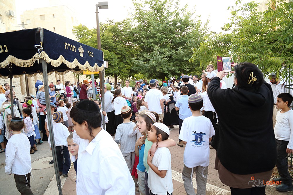 08 אין צורך במילים.jpg