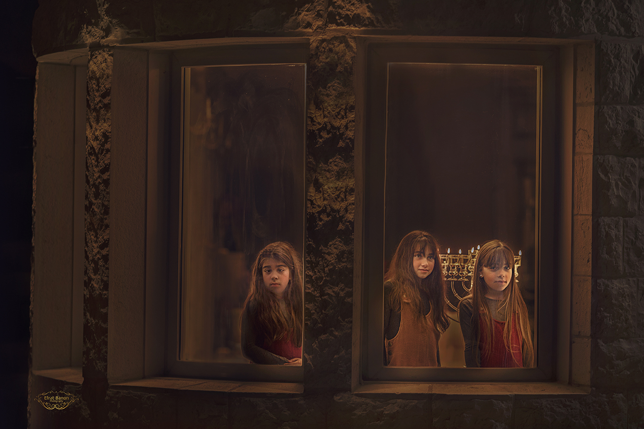 0E1A9815עיבוד חלון בנותסופילמוקטן.jpg