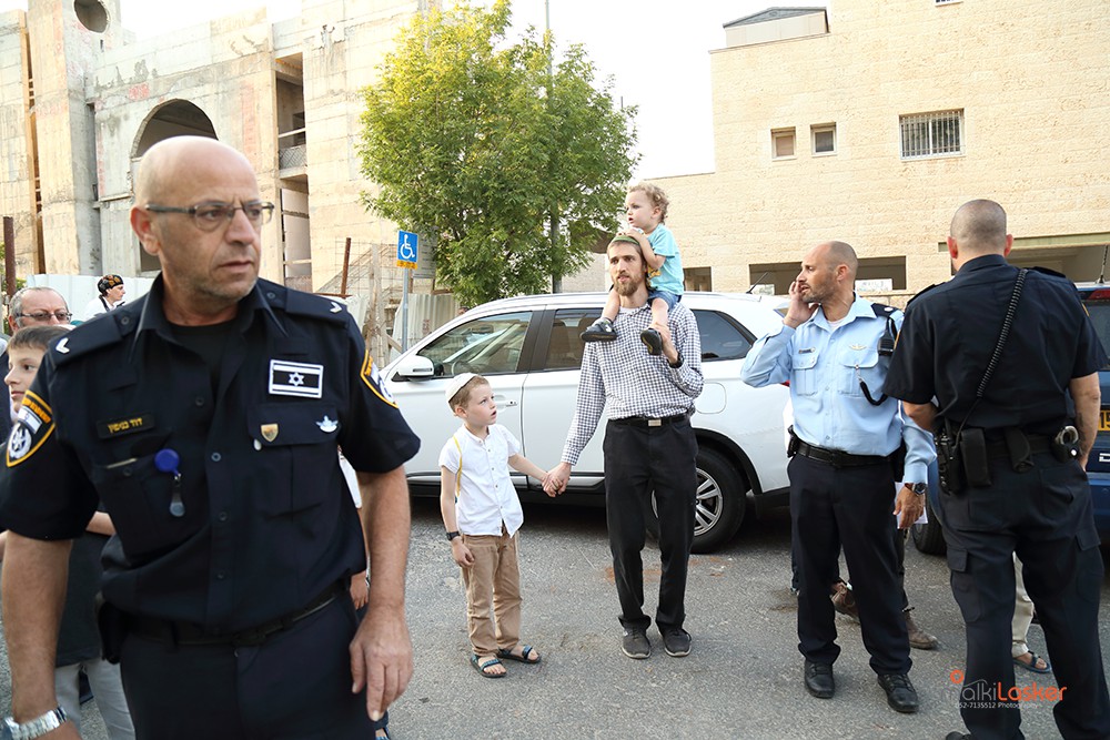 10 סתם אהבתי. מין סיפור. אב וילדיו, רוגע ושלווה בעולם הסואן.jpg