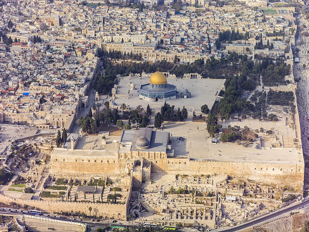 1024px-Israel-2013(2)-Aerial-Jerusalem-Temple_Mount-Temple_Mount_(south_exposure).jpg